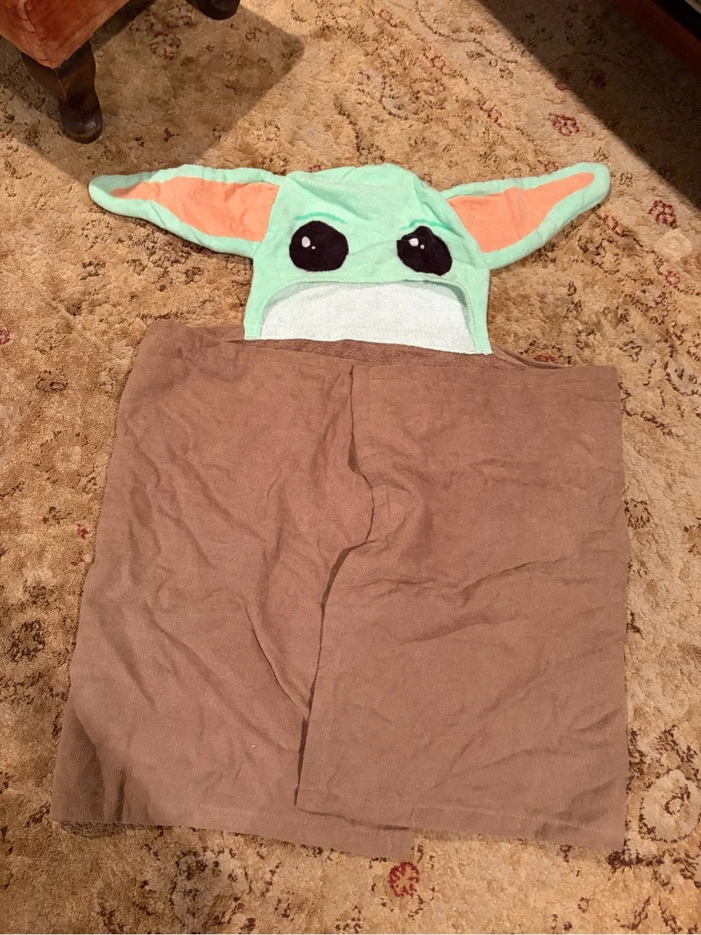 NWOT Baby Yoda Kids Hooded Towel Poncho - Brown towel GIFT Star Wars collectible